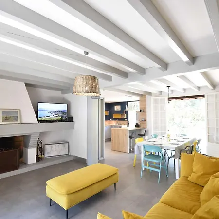 Charmante Avec Jardin Pour 8 Personnes. Villa *