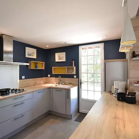 Charmante Avec Jardin Pour 8 Personnes.