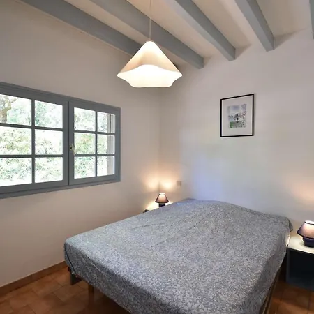 Charmante Avec Jardin Pour 8 Personnes. Villa *