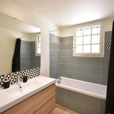 Villa Charmante Avec Jardin Pour 8 Personnes. *
